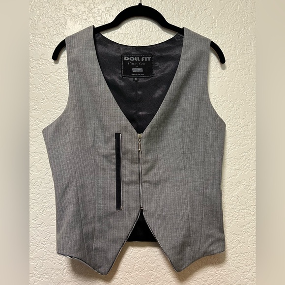 Doll Fit Elmer Ave zipper vest. Spring 2010 collection. - Picture 2 of 3